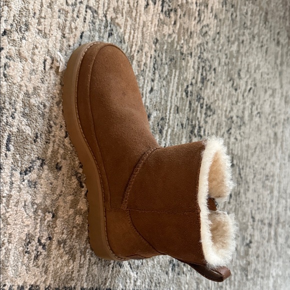 NWT Ugg Classic Mini Zip Boots in Chestnut - Picture 4 of 6